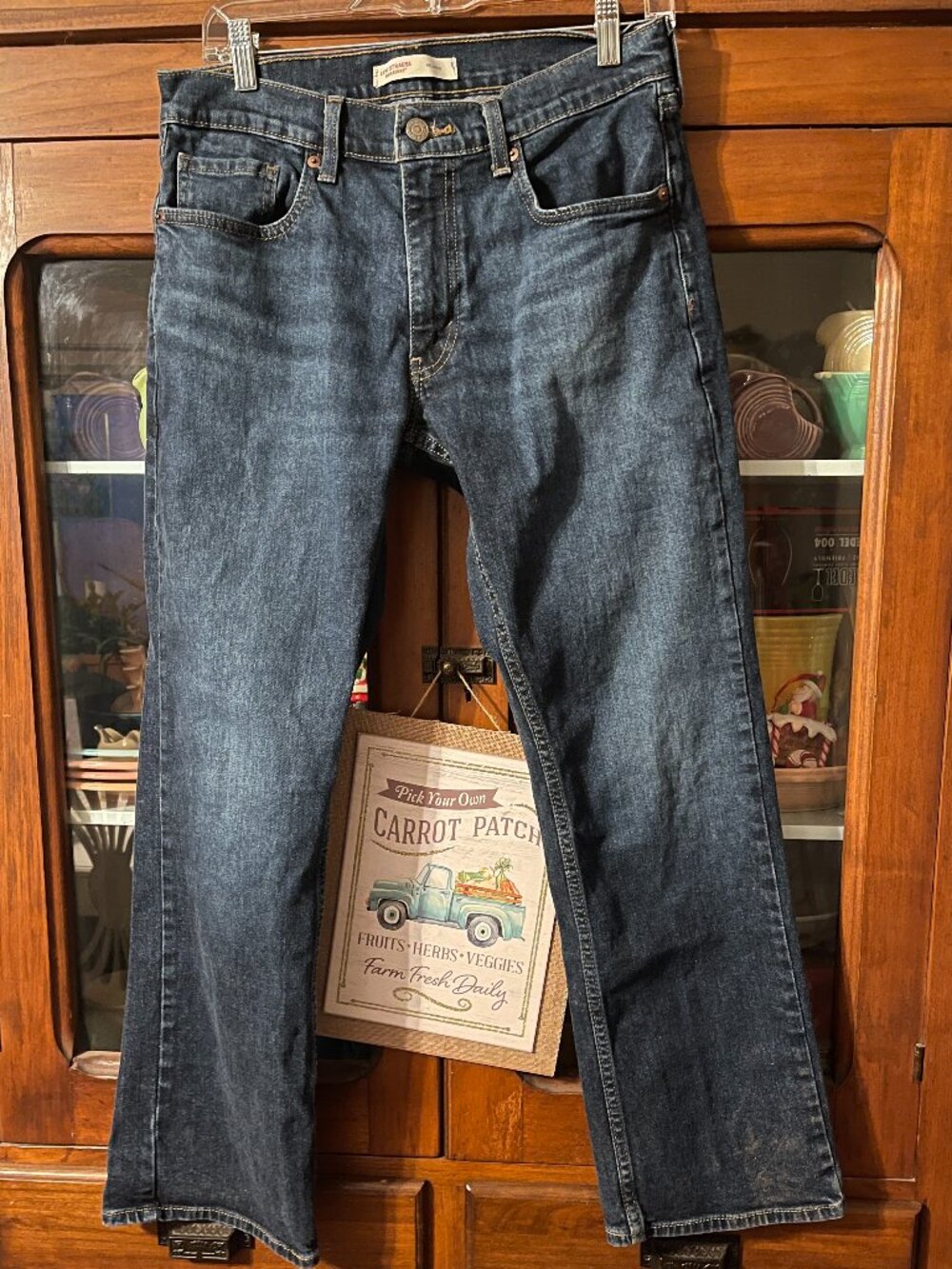 Women's Signature Levi's-Size 8?